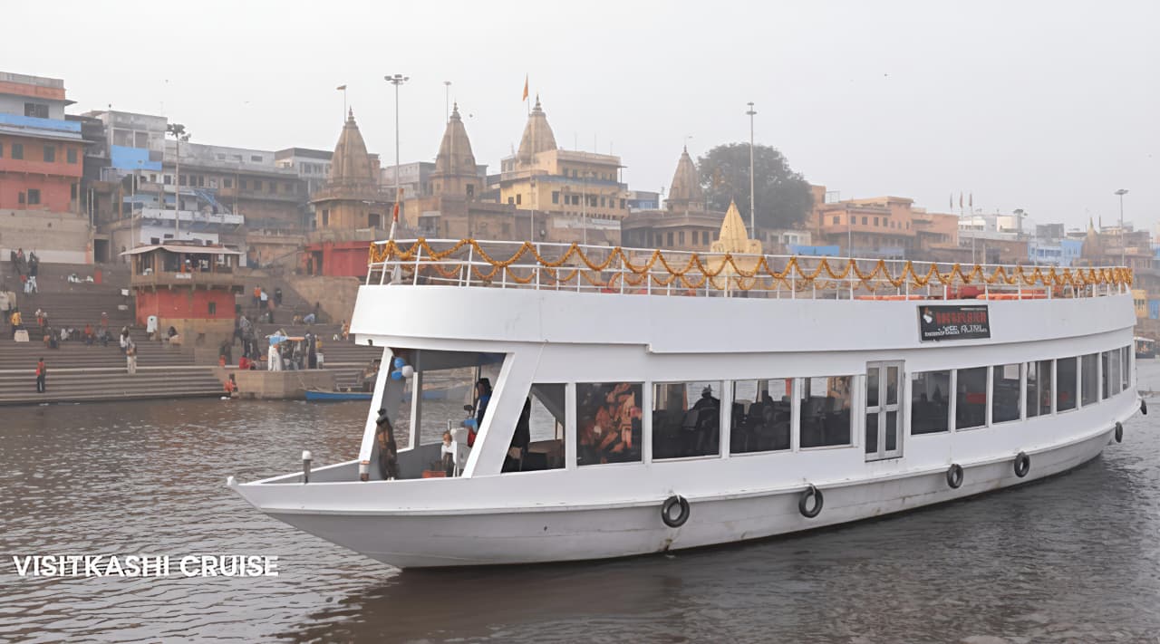 Cruise (AC) in Varanasi, photo 4