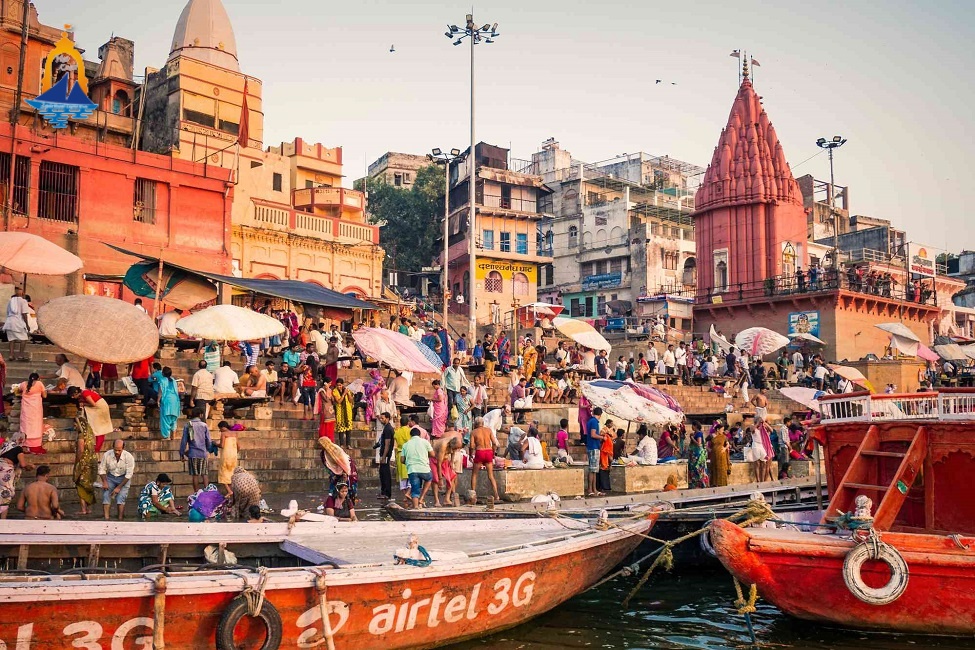Boats at Dashashwamedh Ghat before the Ganga Aarti